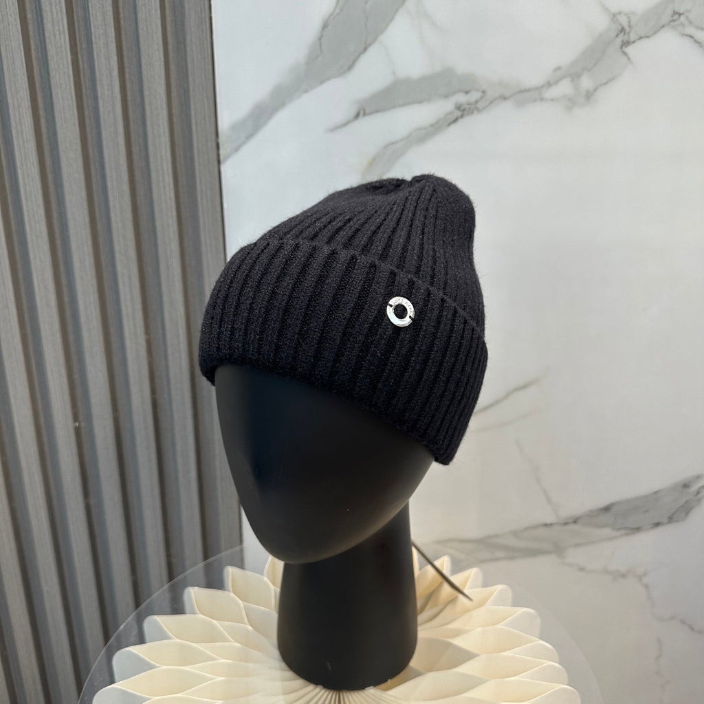 Knit Beanie in black