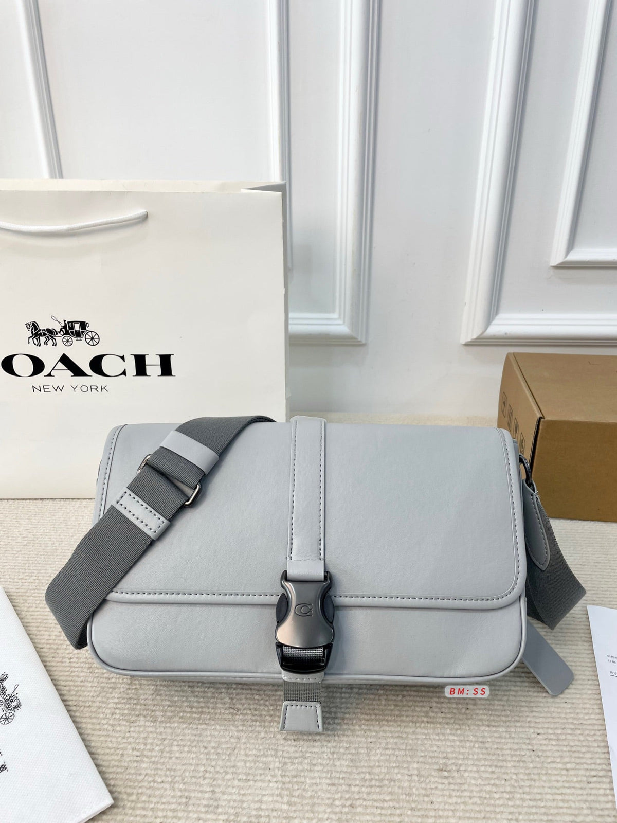 Utility Leather Messenger Bag – Black & Light Gray