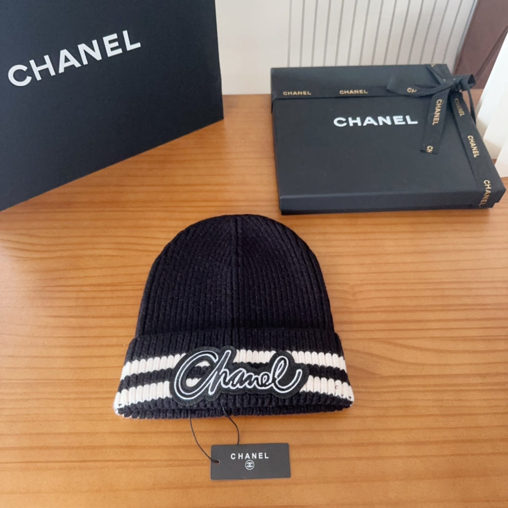 C/C Knit Beanie in black