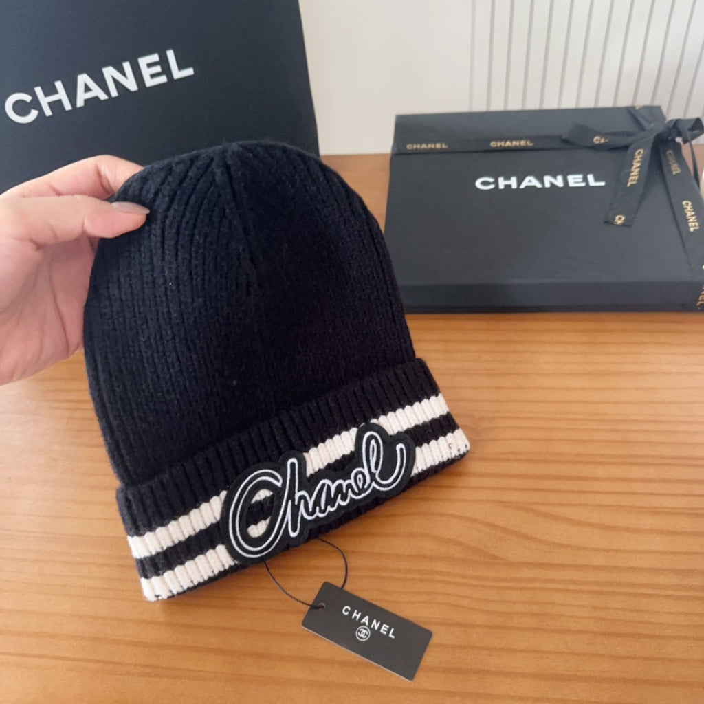 C/C Knit Beanie in black