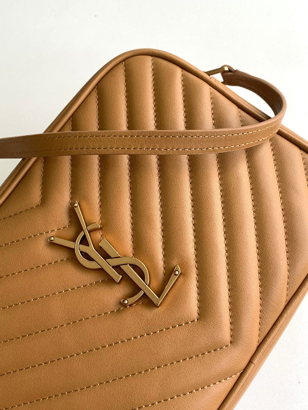 Lou Camera Bag in Tan Chevron Leather