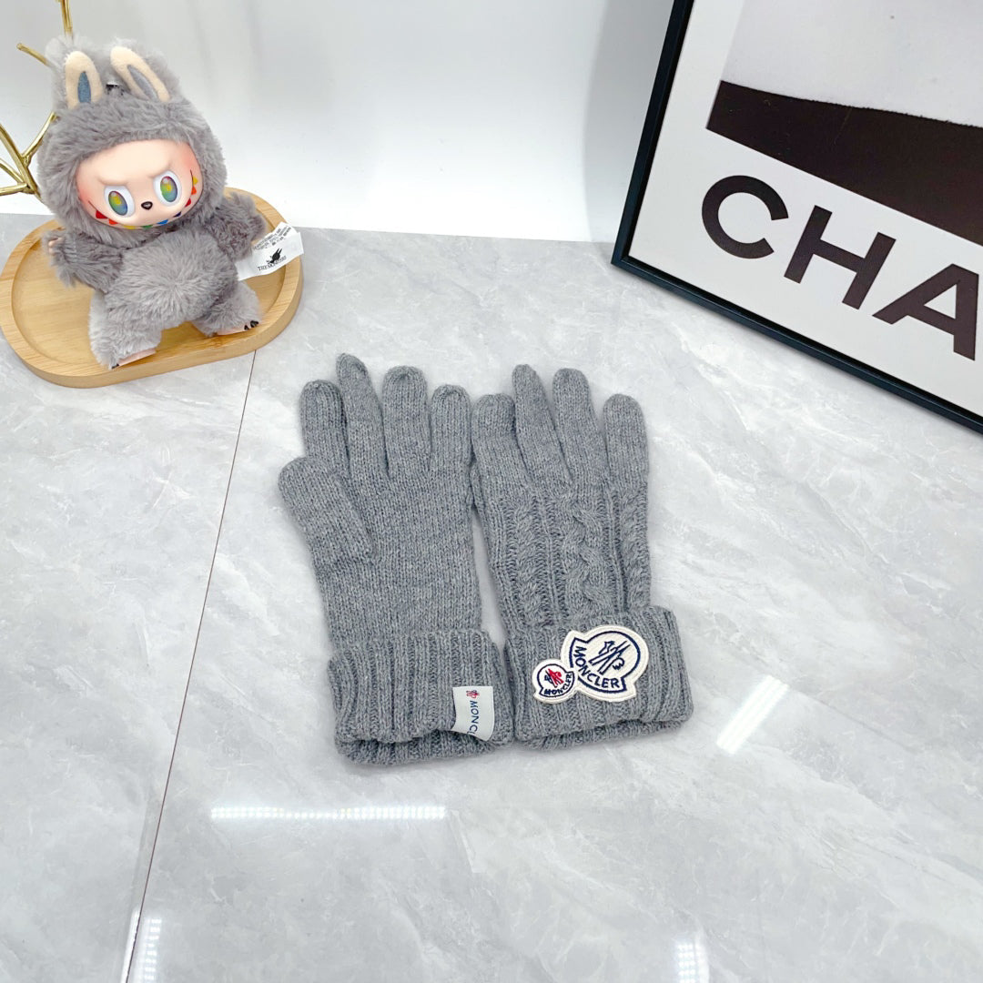 Set of Beanie Glove Scarf