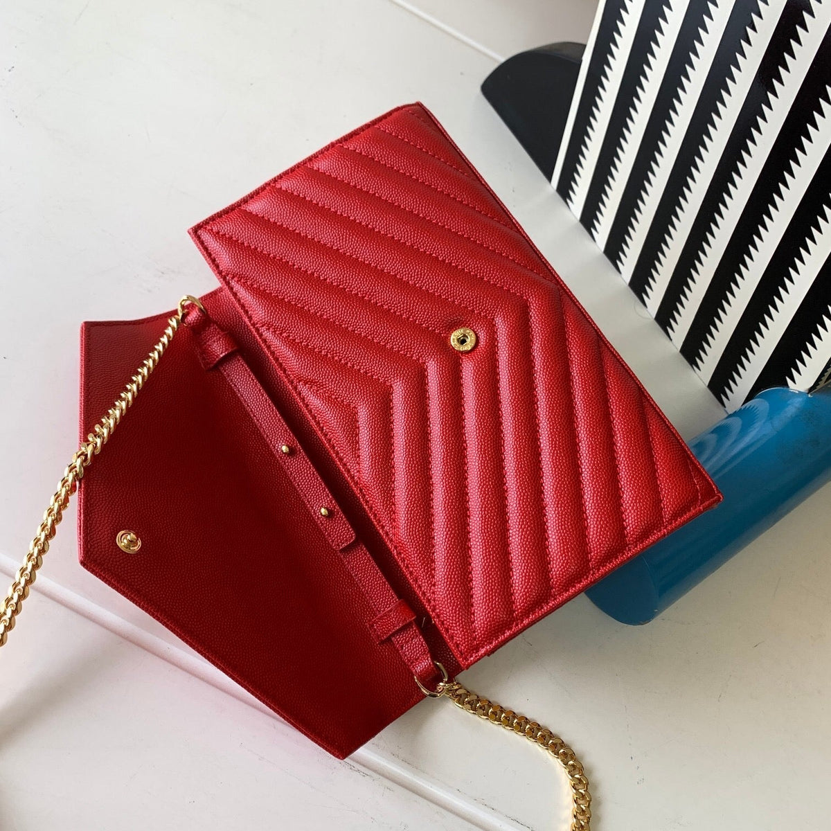 Shoulder Bag in Red