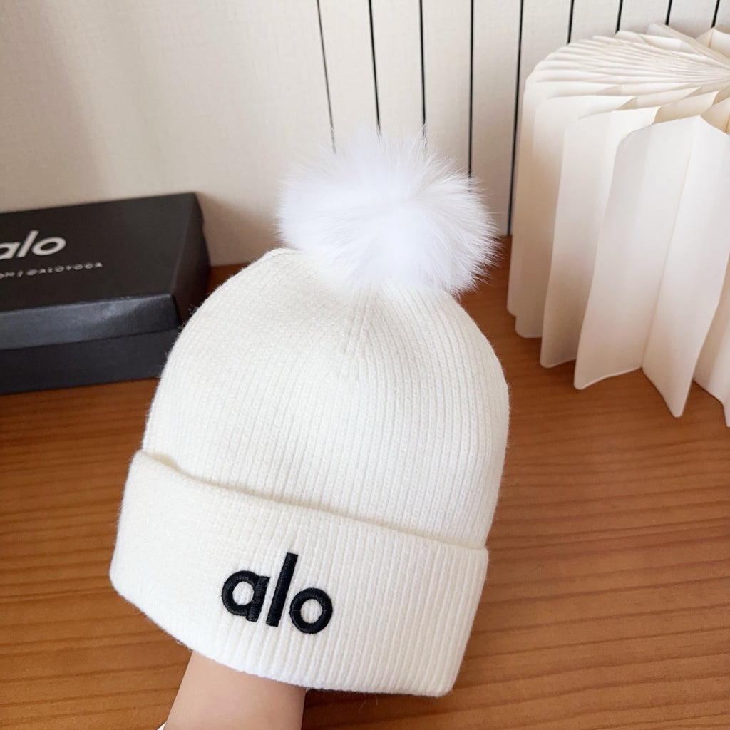 Knitted Beanie in white
