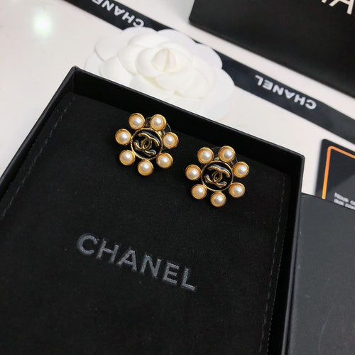 18K  Chanel Flower Pearls Earrings